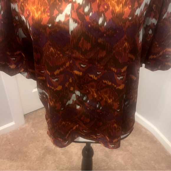 THML  
Nwt 
  
Abstract Blouse In Rust/Pink
Xsmall. - Picture 5 of 13
